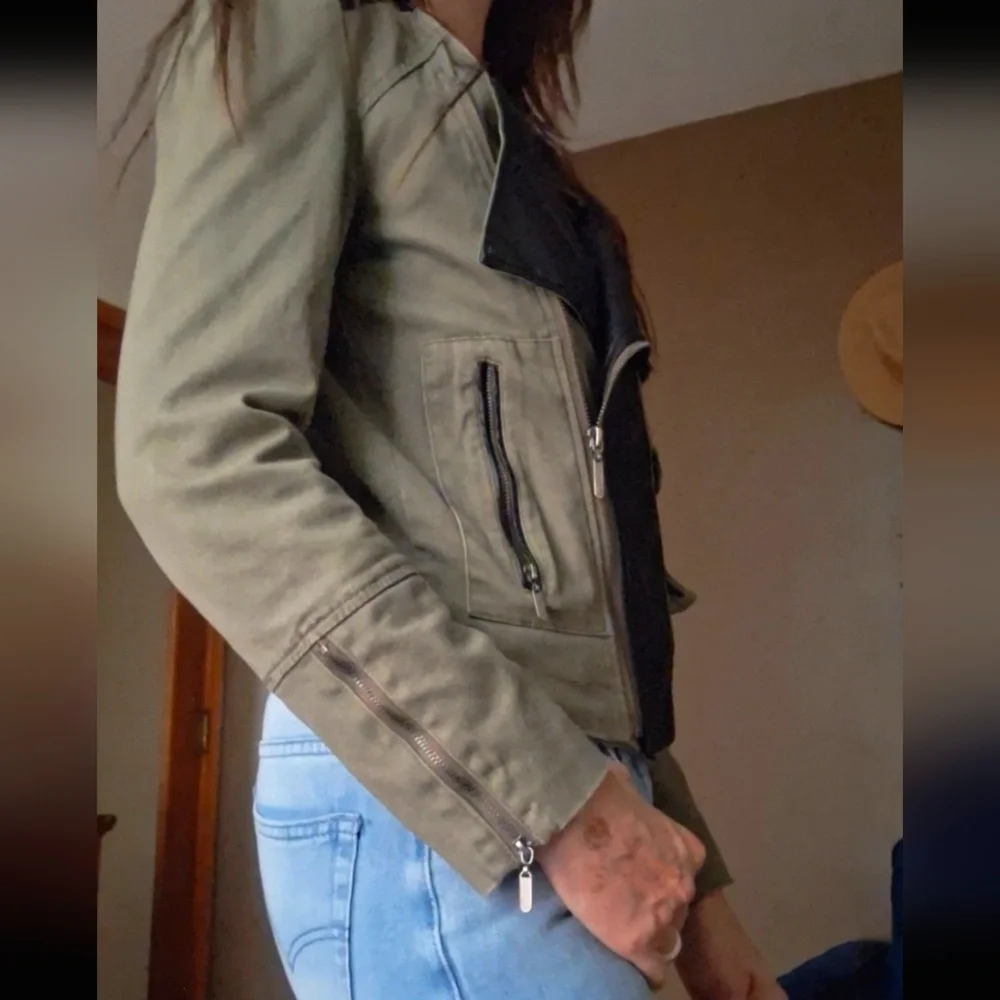 Cropped jacket - Picture 2 of 3